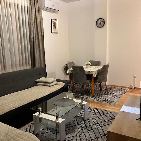Stan Na Dan Centar Banja Luka Apartment Екстериор снимка
