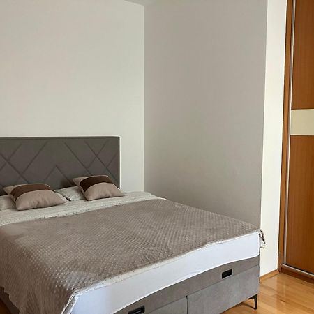 Stan Na Dan Centar Banja Luka Apartment Екстериор снимка
