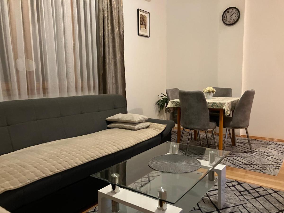 Stan Na Dan Centar Banja Luka Apartment Екстериор снимка