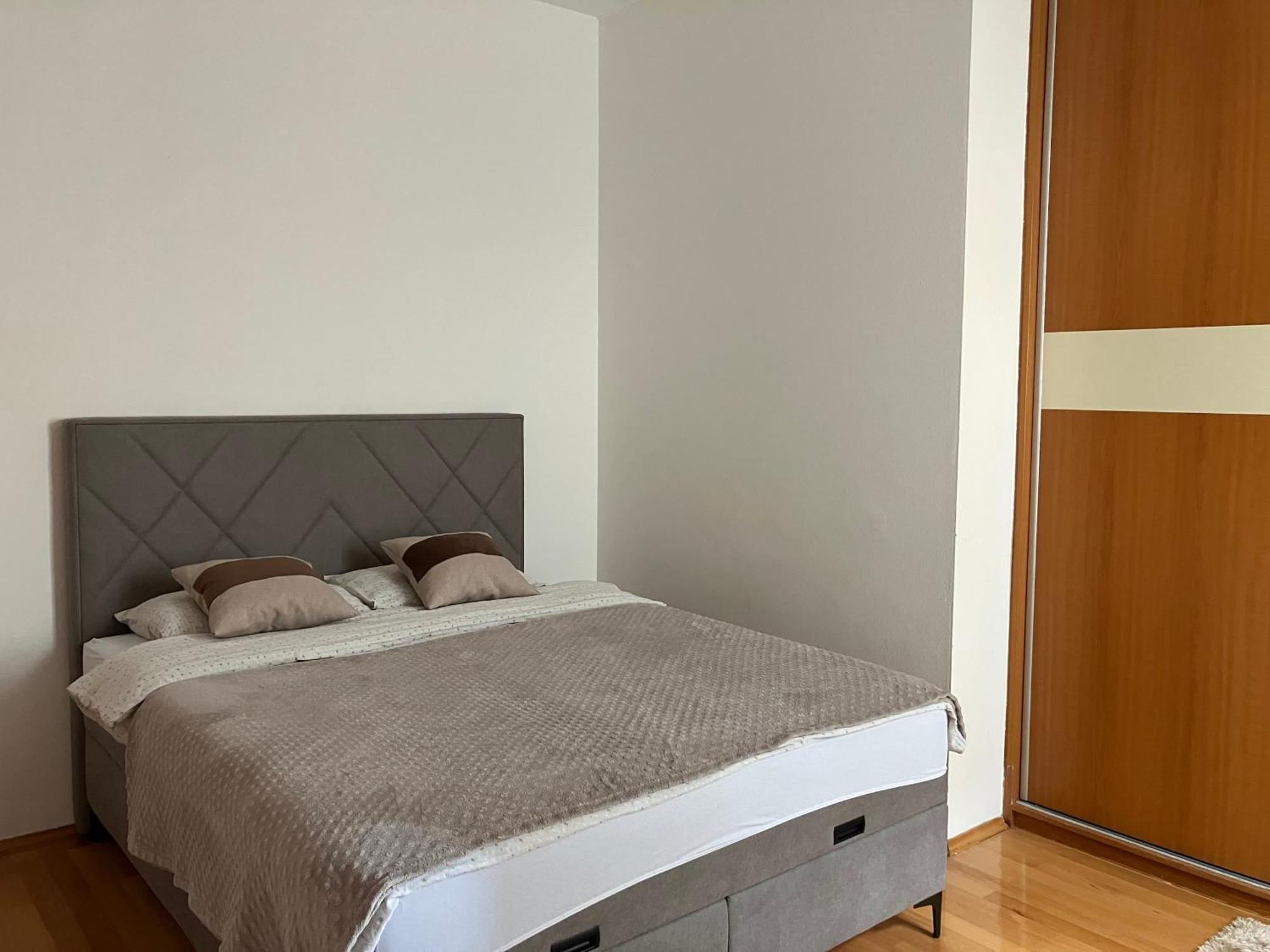 Stan Na Dan Centar Banja Luka Apartment Екстериор снимка